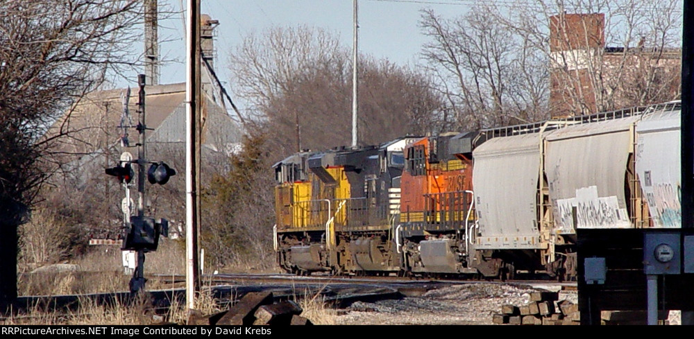 UP 8916, NS 4187, BNSF 6972